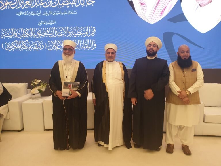 أ.د. محمد طه حمدون السامرائي (الثالث من اليسار) مع عدد من المشاركين