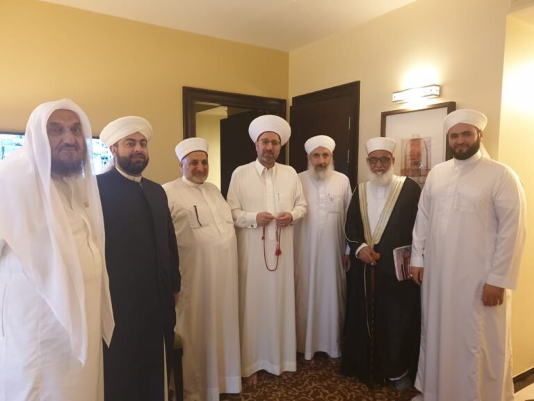 لقاء مع عدد من العلماء والمفتين على هامش المؤتمر