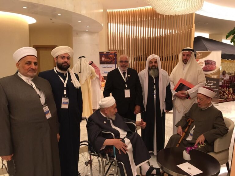 لقاء مع عدد من كبار العلماء المشاركين على هامش المؤتمر